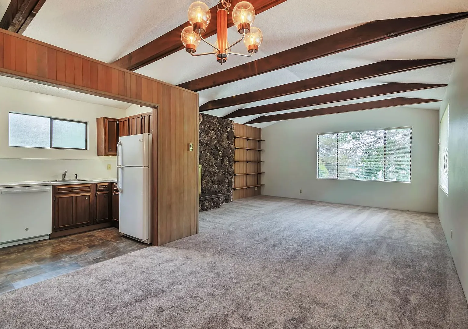 Magnolia Mid Century Modern parklike setting home for rent — Photo 2