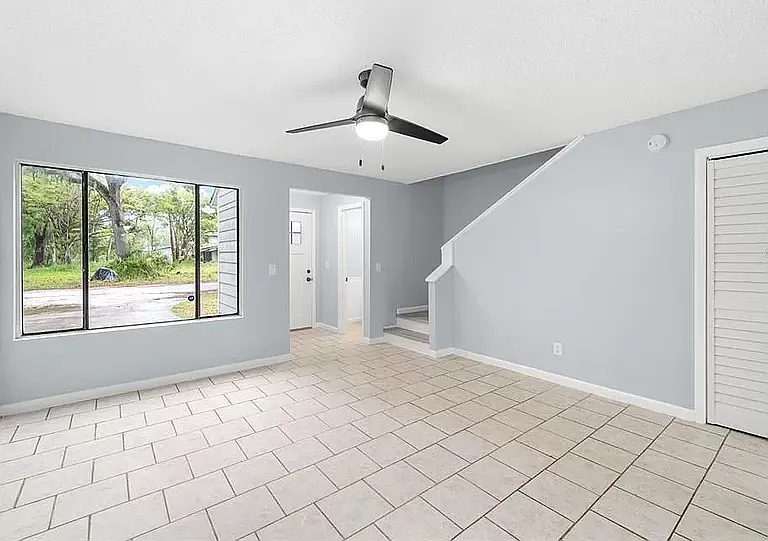 611 Warn Ree Cir — Photo 4