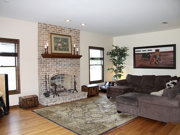 5th image of 1567 W Edgewater Ln