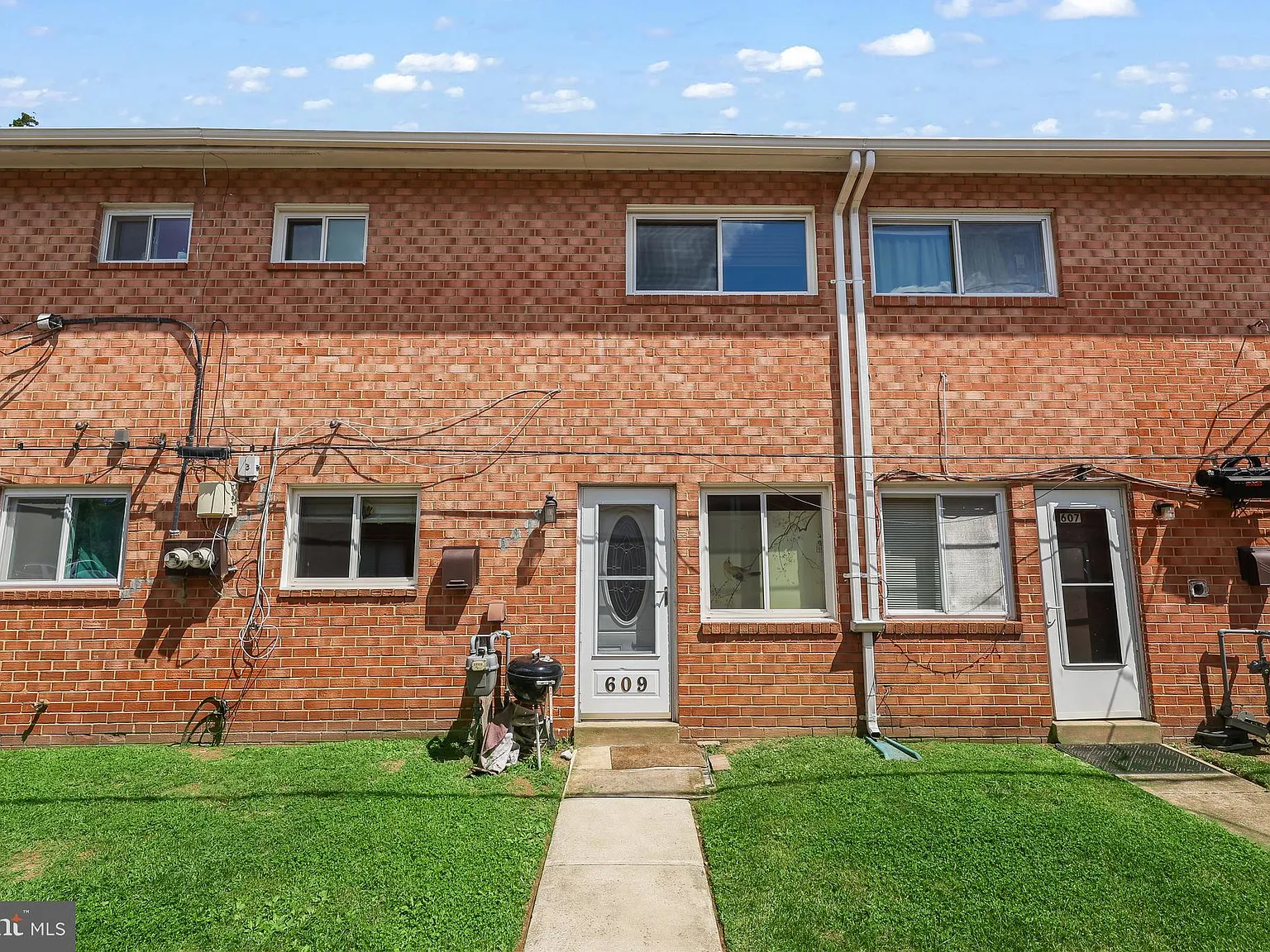 2 bed, 988 sqft, $1,931 — Photo 2