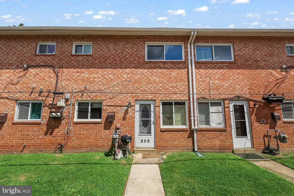 Building Photo - 609 Jefferson St #18
