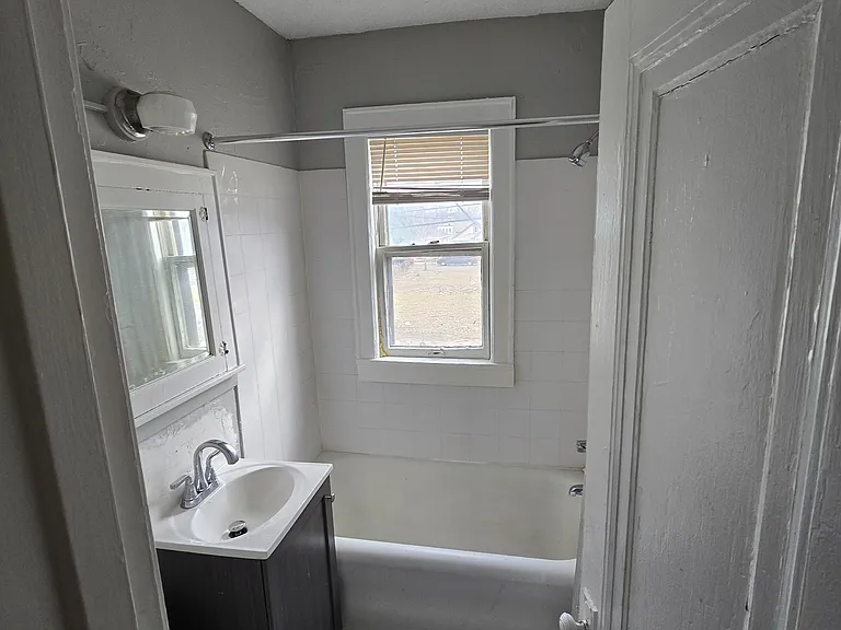 1900 Thomas Ave N #304 — Photo 5
