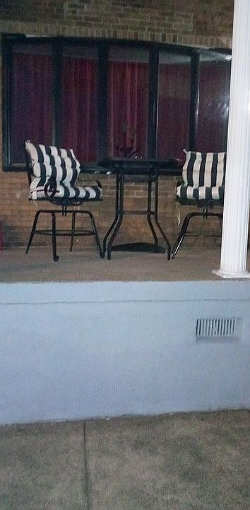 2 story. 3 bedroom 2 bath.