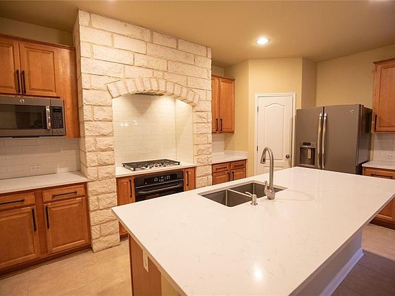 4th image of 3806 Juniper Hills St