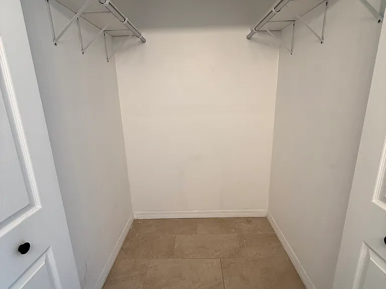 2254 Grenwich Ave #2254 — Photo 1