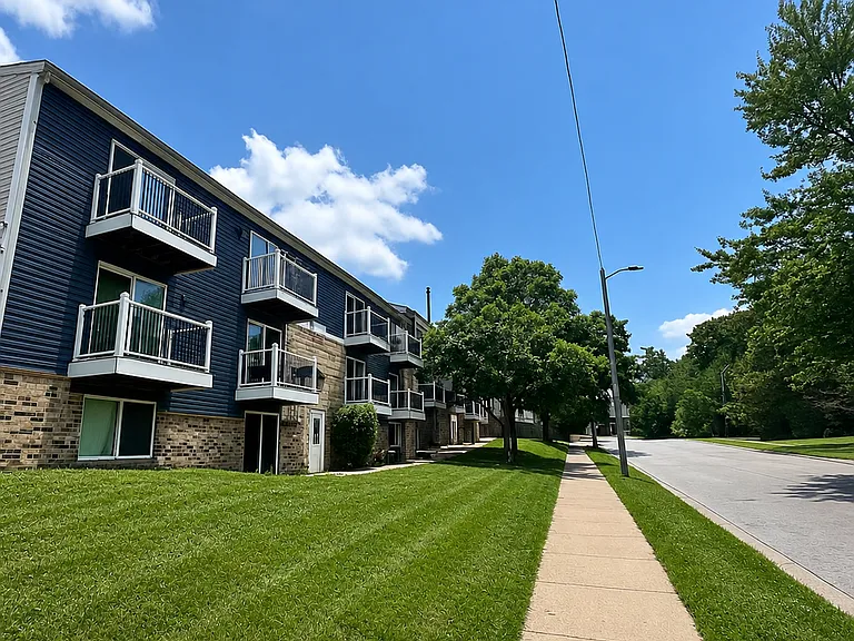 Lincoln Landing Apartments — Photo 5