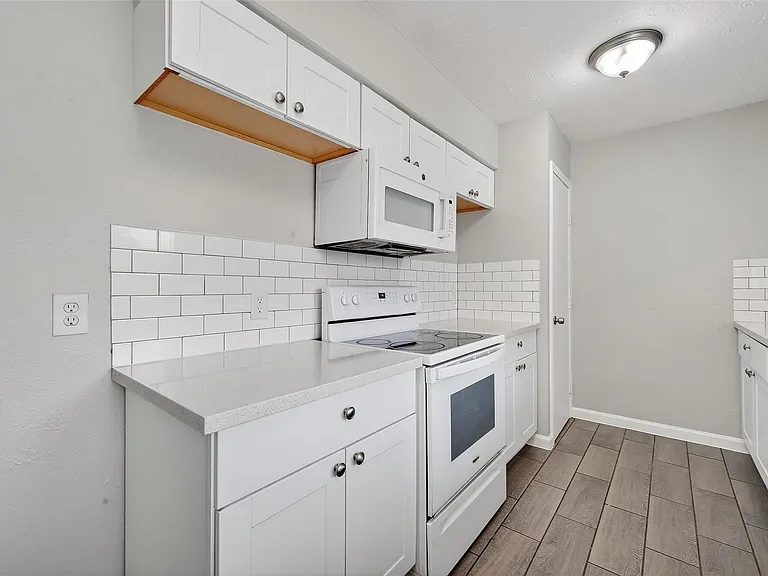 14034 Lourdes Dr — Photo 14