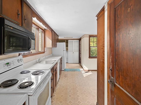 4th image of 1115 Brookfield Road