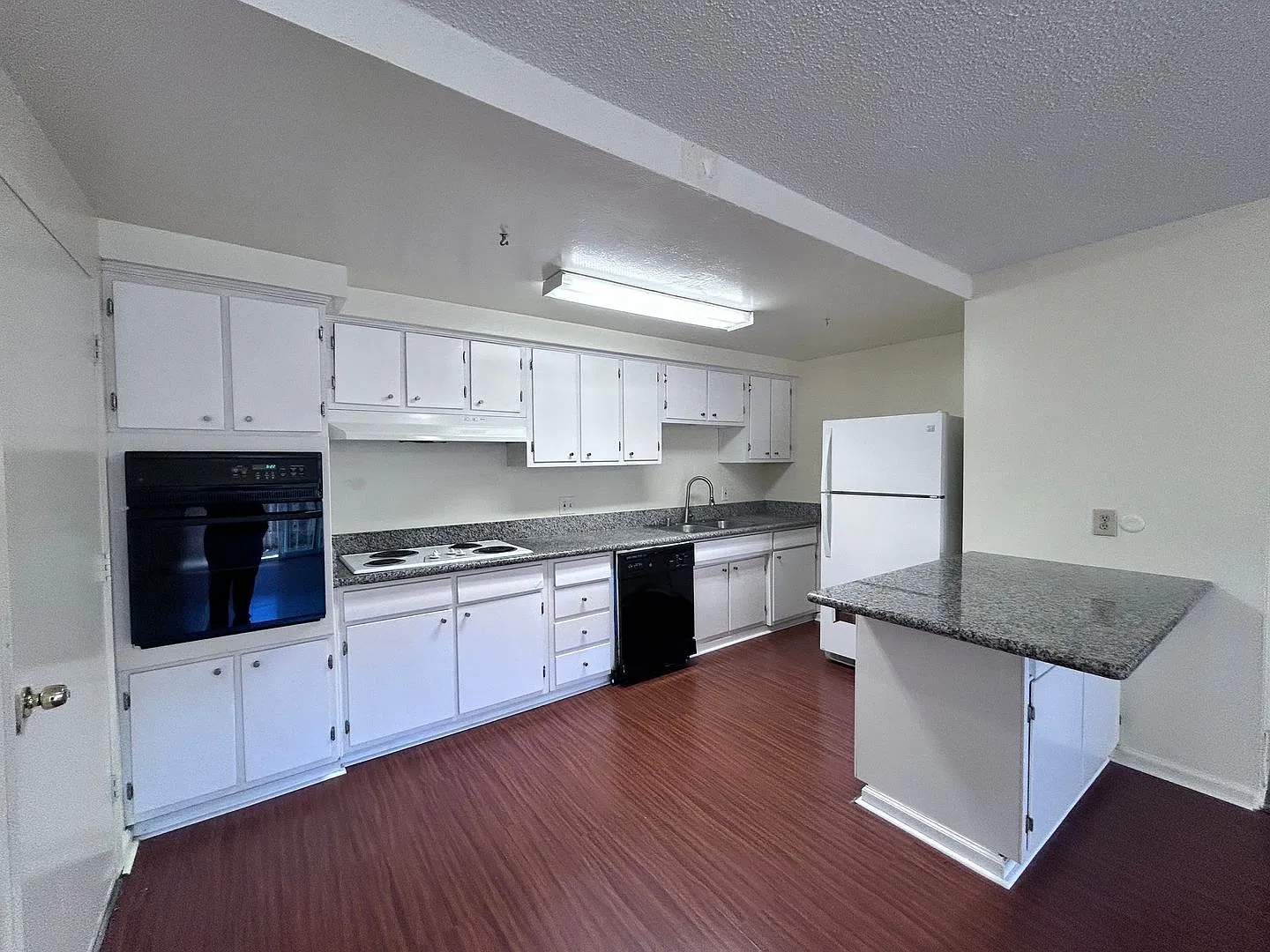 3125-3127 Cottage Park Avenue — Photo 4