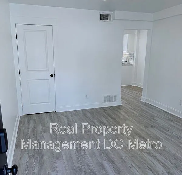 1447 Holbrook St NE — Photo 3