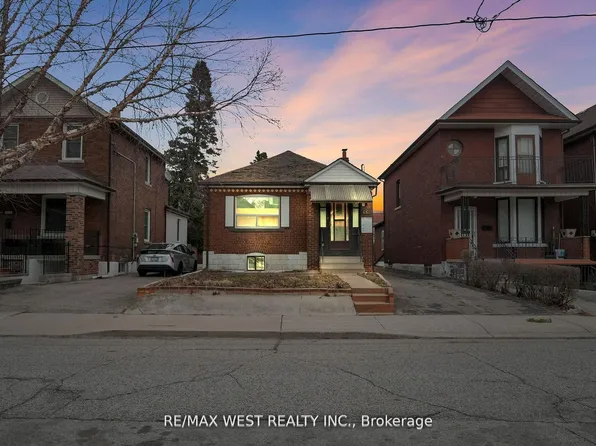 661 Beresford Ave, Toronto, ON M6S 3C4