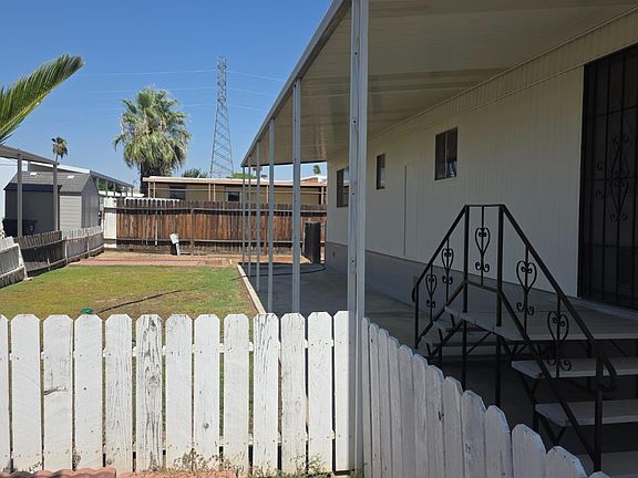 3rd image of 8 Tee Ln