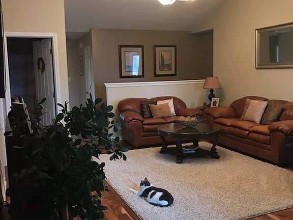 Living room w/ hardwood