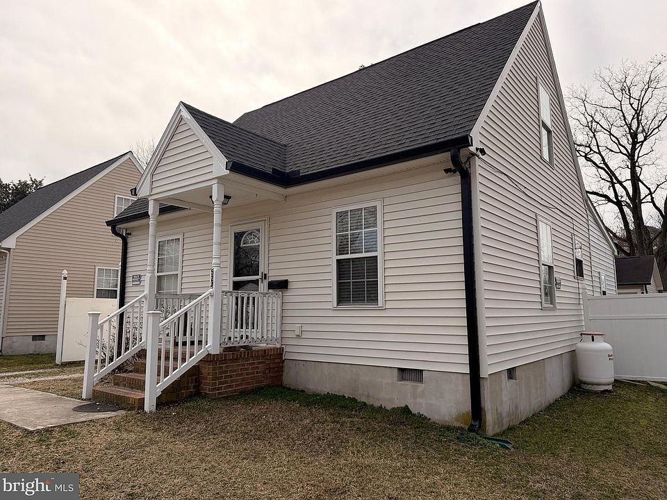 1st image of 524 Hammond St