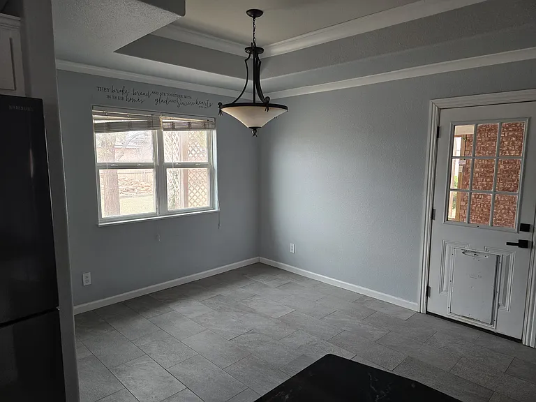 5906 Valencia Ave — Photo 9