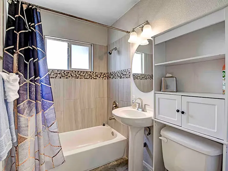 1266 Melville Dr — Photo 2