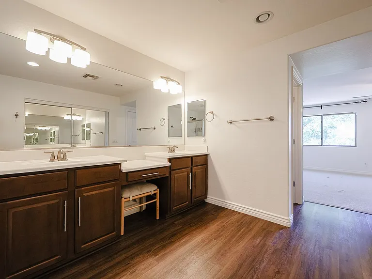 2744 E Donato Dr — Photo 29