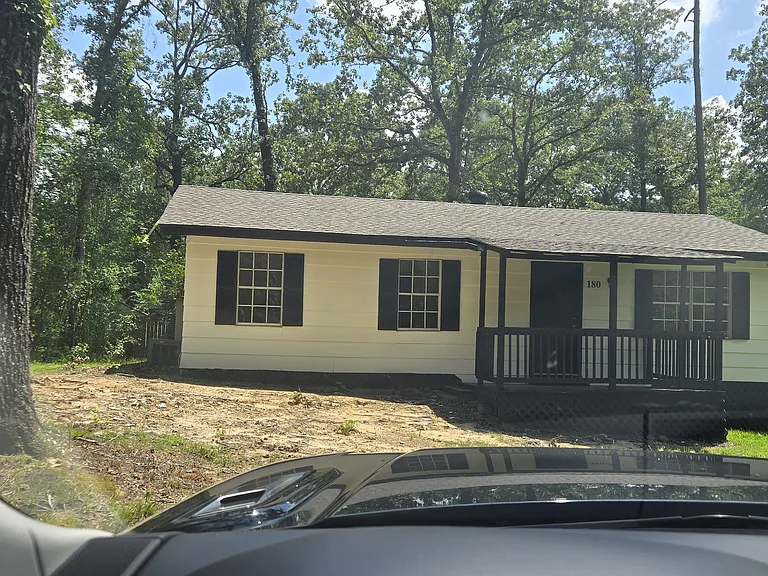 180 Glenwood Dr — Photo 1