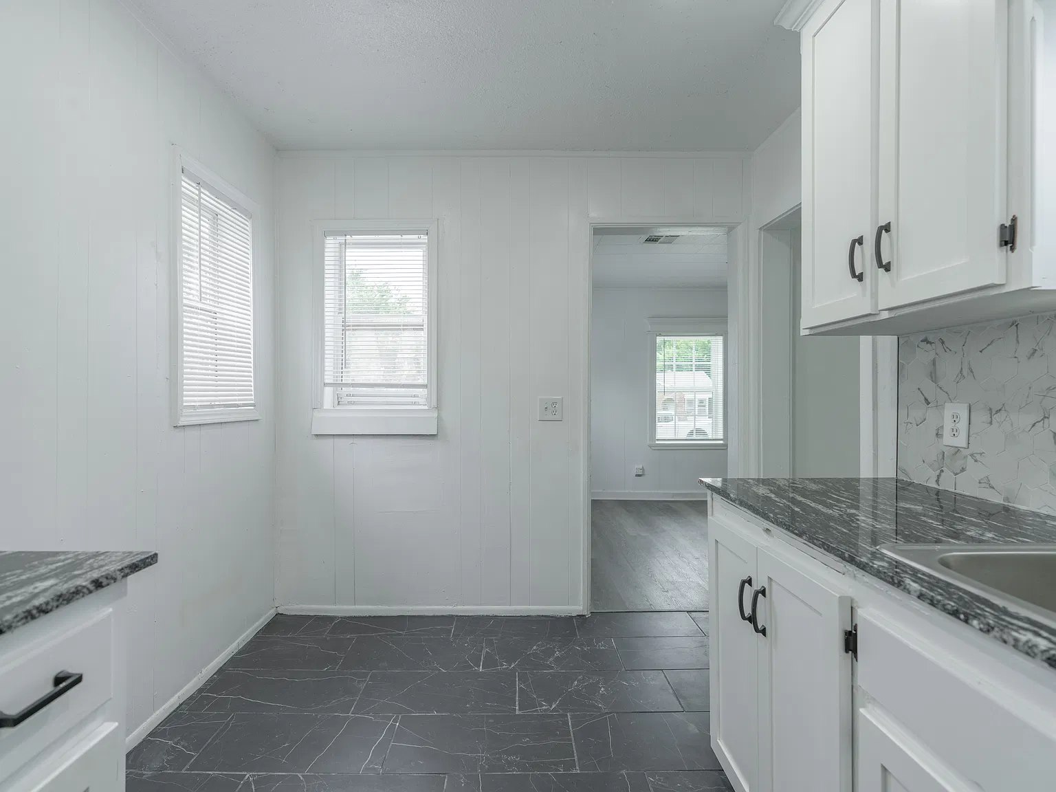 3 bed, 1000 sqft, $1,200 — Photo 4