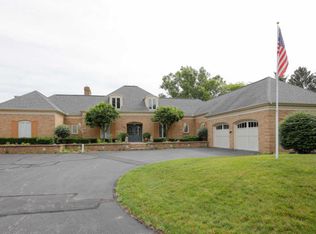 1194 Lakeside Dr S, Battle Creek, MI