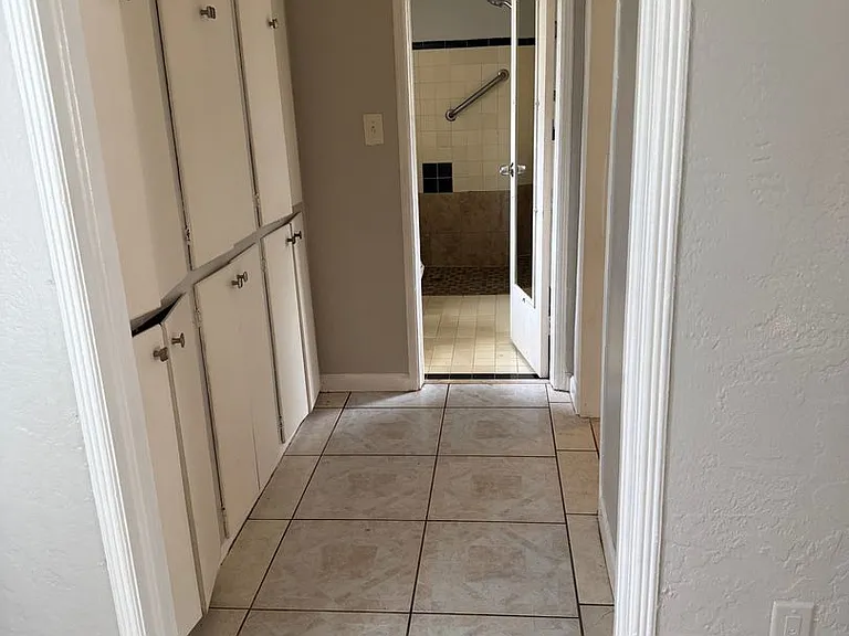 1701 Pasadena Dr — Photo 2