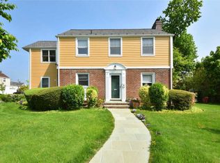 15 Park Cir, Great Neck, NY 11024
