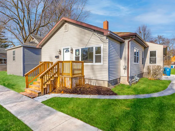 510 E 3rd St, Momence, IL 60954