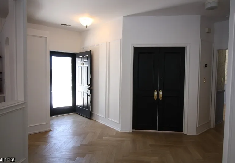 3011 Cypress Ct S — Photo 2