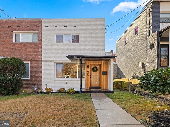 2nd image of 125 Urell Pl NE