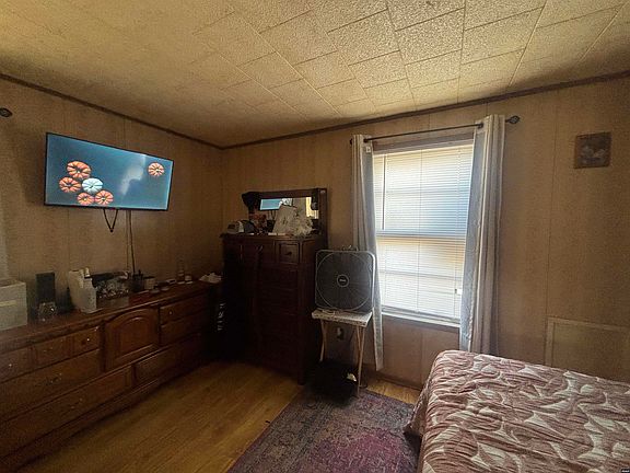5th image of 317 Holmes St