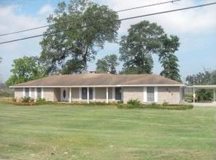 950 Sabine Dr, Bridge City, TX 77611