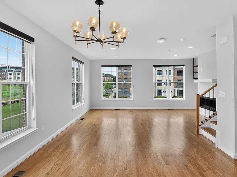 627 Leigh Way — Photo 10