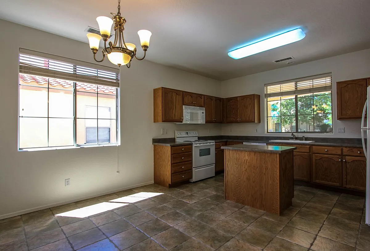 Building Photo - 7104 E Encampment Dr