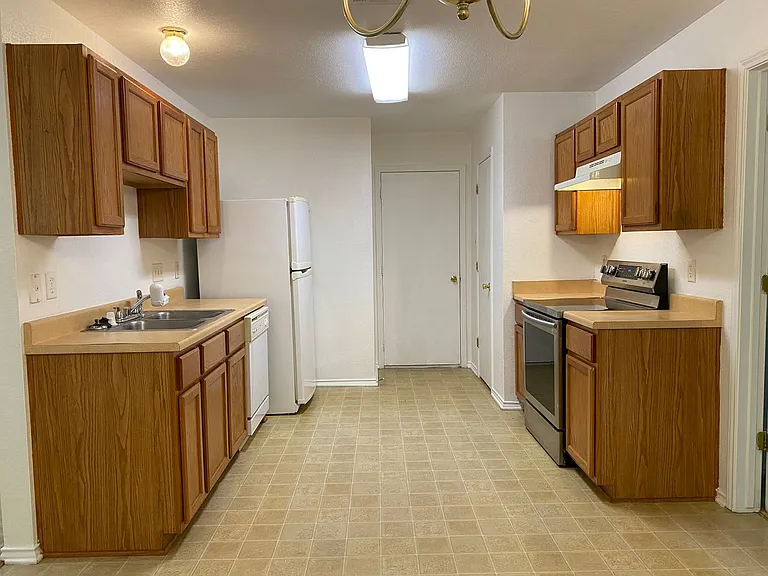 1809 Liberty Hill Dr — Photo 4