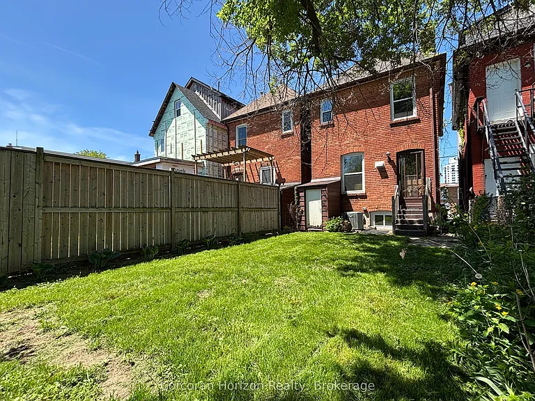520 John St N — Photo 39
