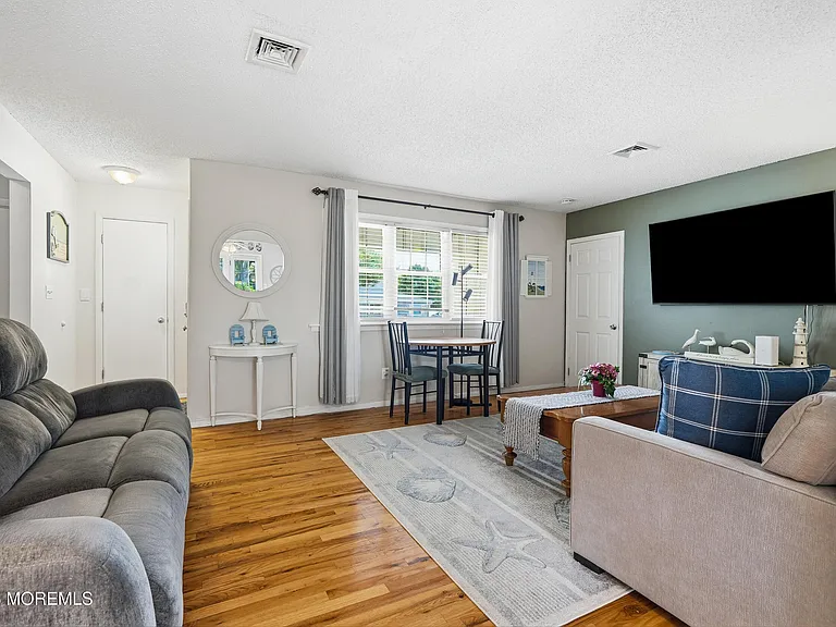 81 Berry Pl — Photo 5