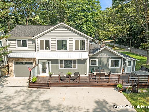 5th image of 402 Pine St