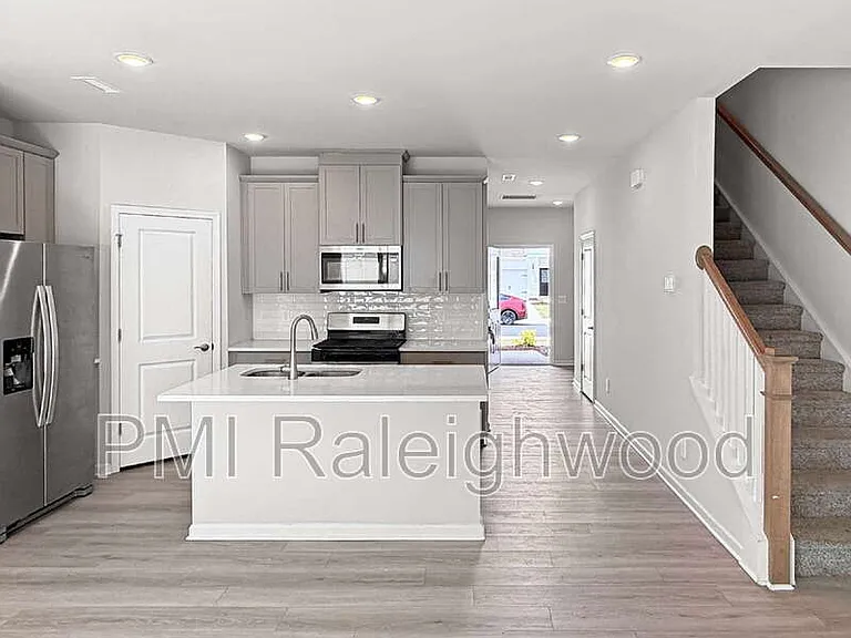 671 Rolling Fields Dr — Photo 4