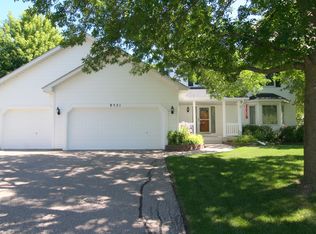 8521 Spoonbill Cir, Chanhassen, MN 55317
