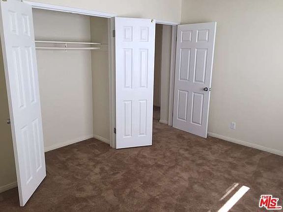 4th image of 846 W 83rd St