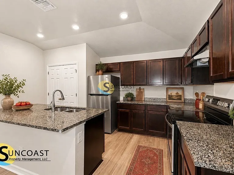 306 Urbana St — Photo 15