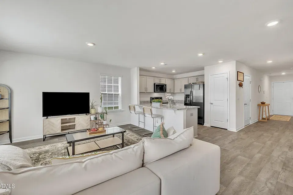 3 bed, 1508 sqft, $1,718 — Photo 4