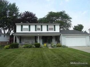 30725 Woodgate Dr, Southfield, MI 48076