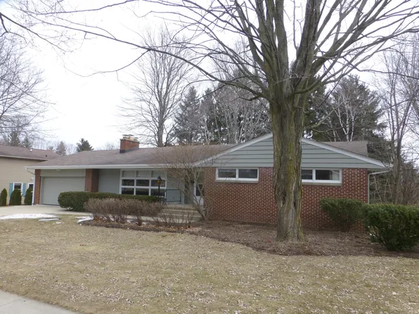 711 S Silverbrook Dr, West Bend, WI 53095