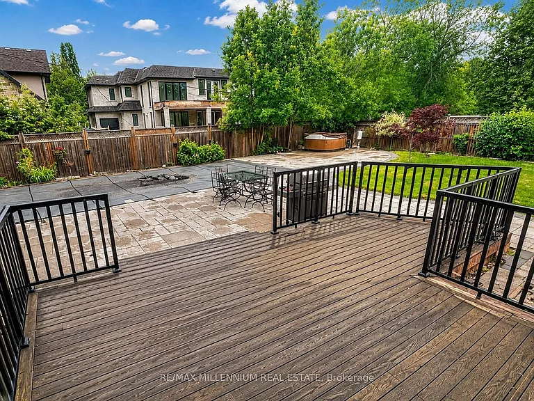 1285 Rebecca St — Photo 26