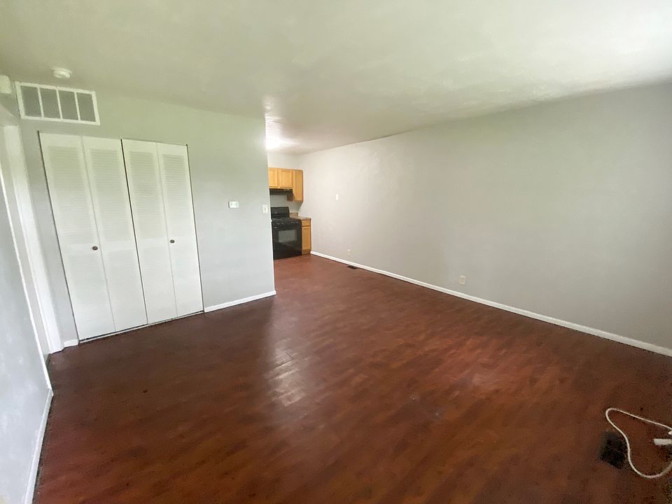 Livingroom to kitchen