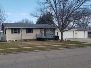 1403 S Lawson St, Aberdeen, SD 57401