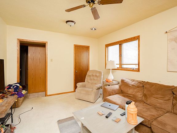 4th image of 410 W 22nd St
