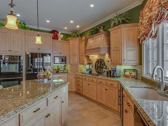 5th image of 23630 Greenleaf Blvd