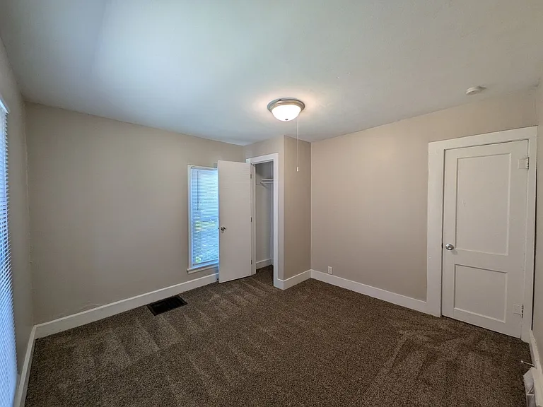 922 Walker St — Photo 19